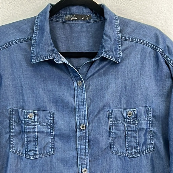 Prana Women’s Tencel Button Front Shirt/Top/Blouse XL Blue Denim Chambray EUC - Picture 3 of 12